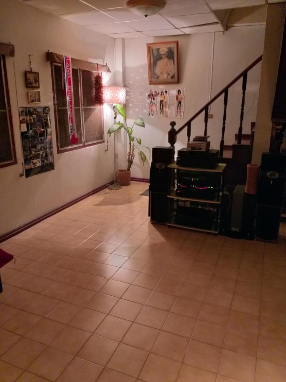 פרה נאקון סי איוטאיה Srikrung Guesthouse מראה חיצוני תמונה